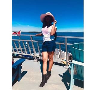 Meet your Posher, Esha